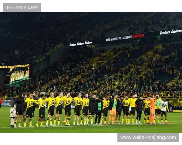 多特蒙德与法兰克福对攻战半场2-2，进球盛宴持续上演